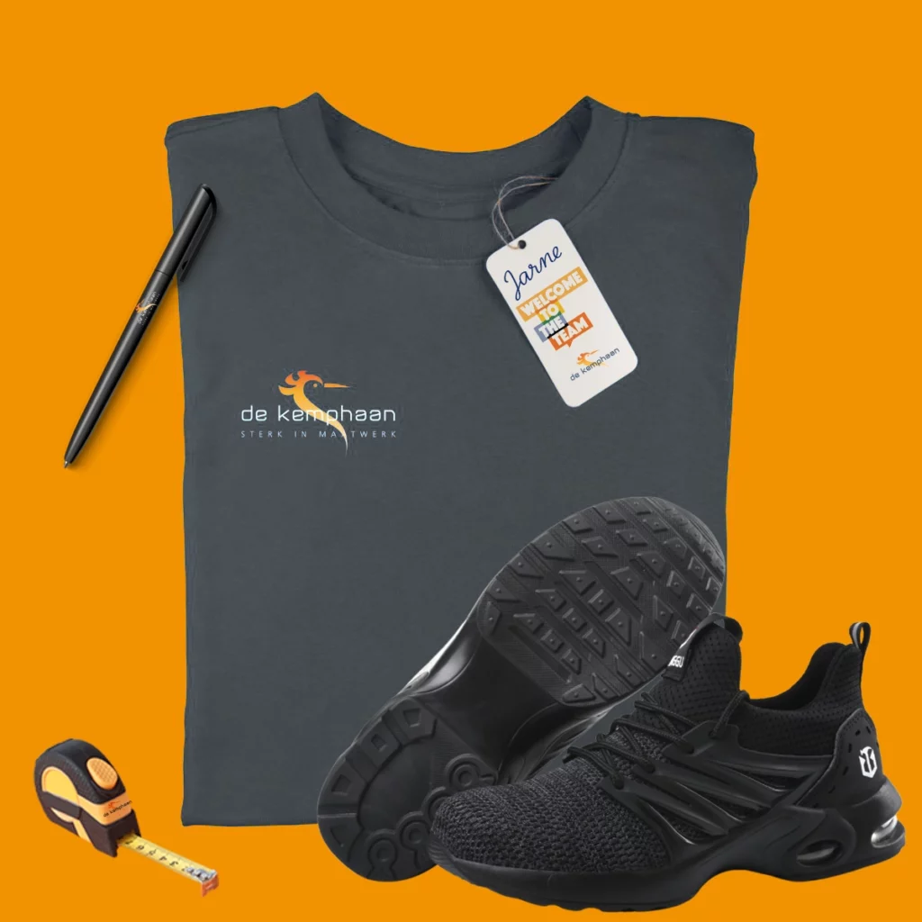 bedrijfskledij welkomstpakket met o.a. een t-shirt met gepersonaliseerd etiket door De Kemhaan