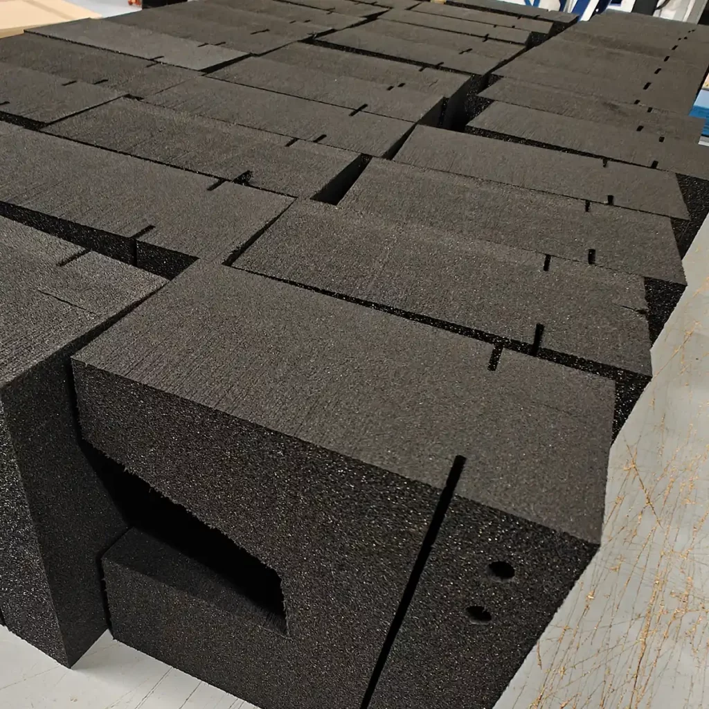 Op maat gesneden schuimblokken.